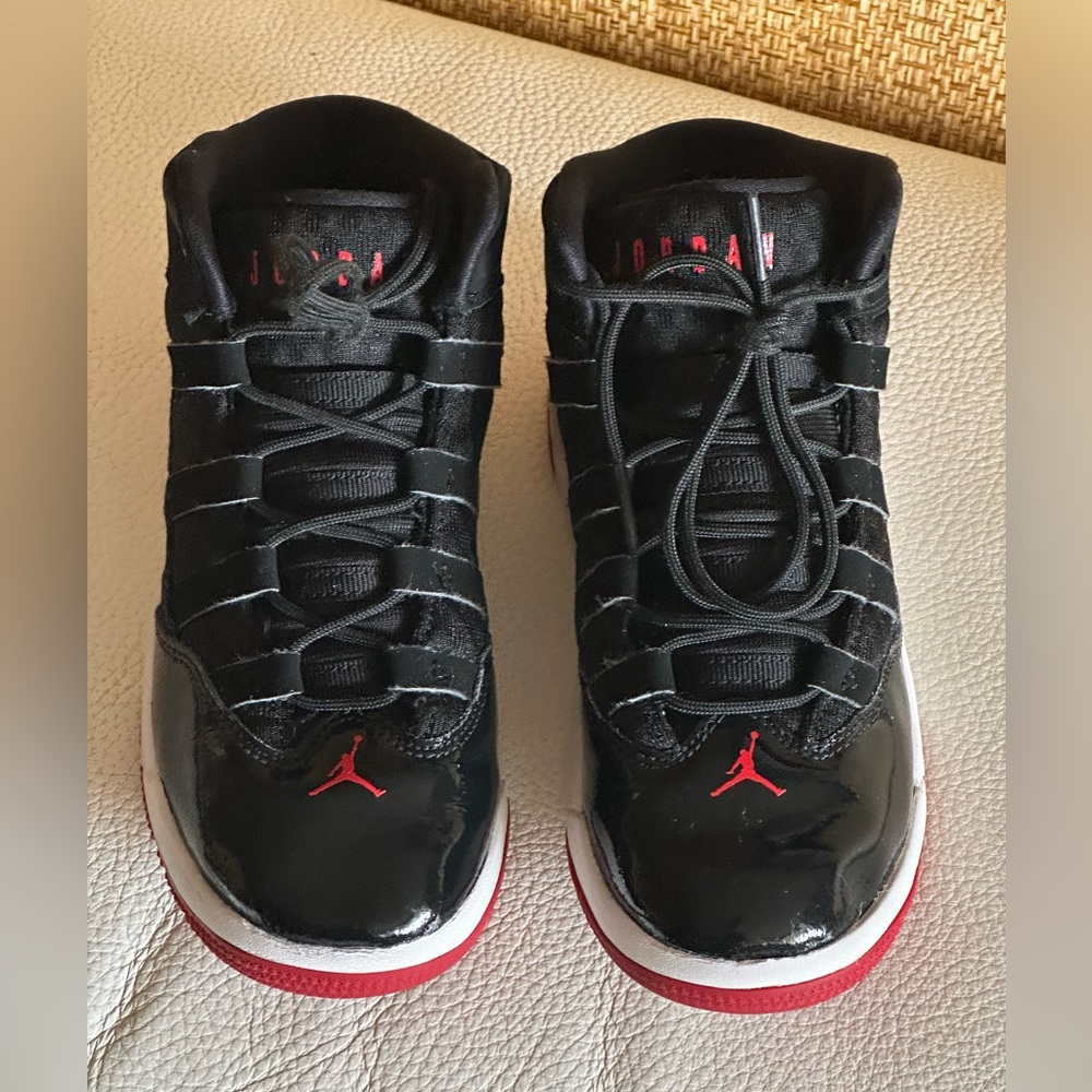 JORDAN Boys/Girls Sneakers s USA 1Y EUR 32 Excellent  used condition.